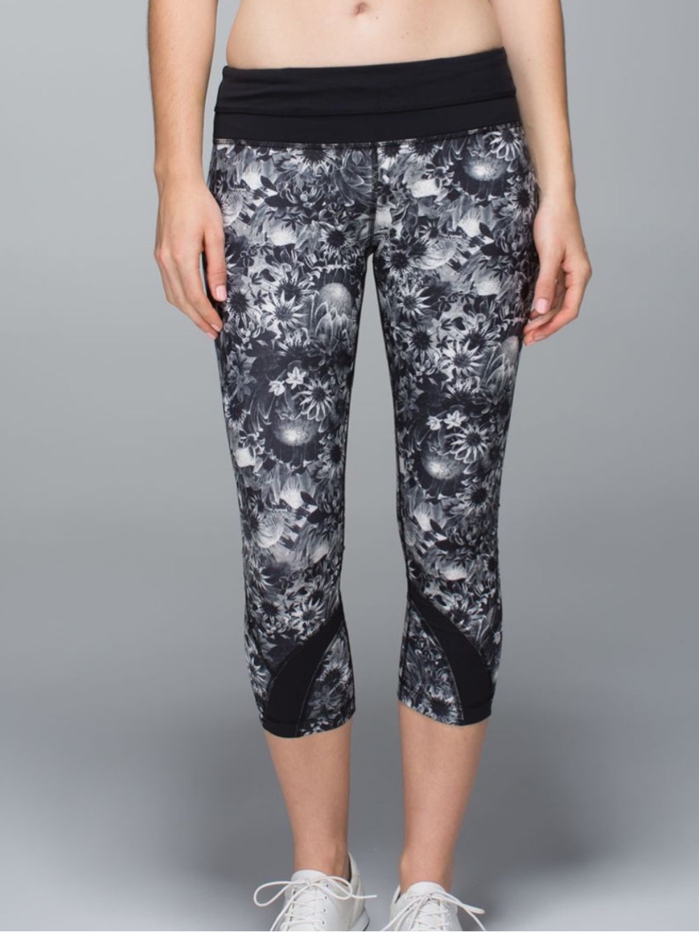 Lululemon Run Inspire Crop I All
Luxtreme Flowabunga Black Angel Wing / Black 10